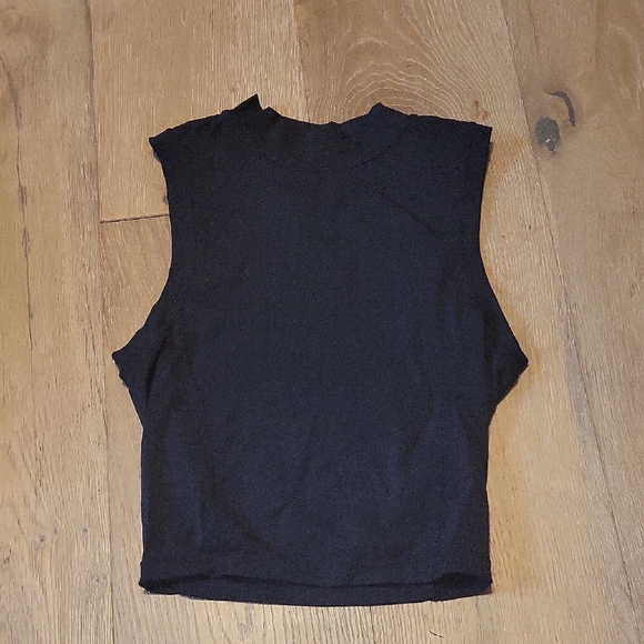 Black Fabletics Top Size X-small - Picture 1 of 2